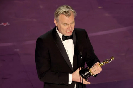 Фильм «Оппенгеймер» Кристофера Нолана собрал больше половины наград на церемонии «Оскар» — все сопровождалось массовой акцией протеста
