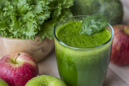 «Зеленый» смузи на каждый день — из чего приготовить вкусный и полезный напиток, который поможет похудеть