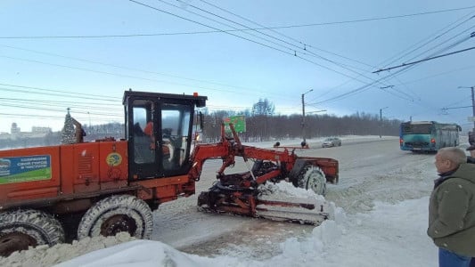 Новый рекорд: Мурманск за сутки засыпали 250 тоннами соли