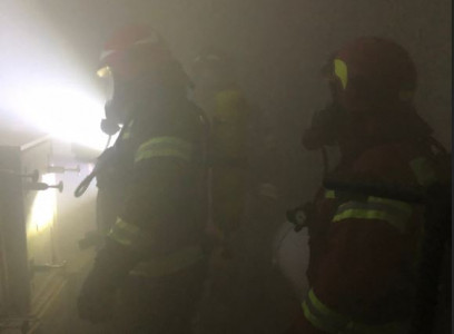 В Мурманске на лестничной клетке жилого дома загорелся электрощит