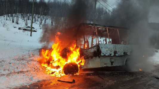 Ранним утром 21 марта в Заполярье полностью сгорел автобус