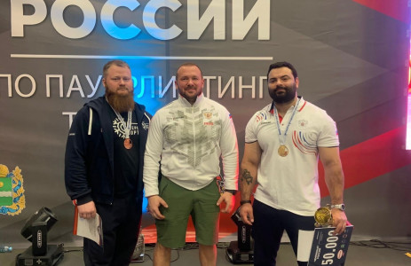 Мурманские спортсмены достойно выступили на чемпионате России по пауэрлифтингу