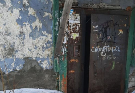 Жители Мурманска просят законсервировать аварийный дом в Росте