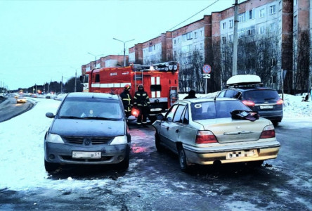 При столкновении двух иномарок в Апатитах пострадали люди