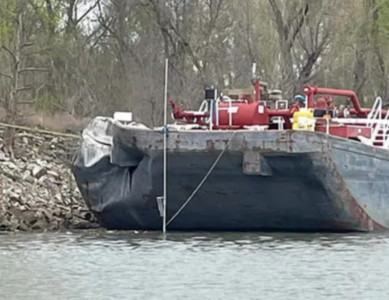 Второй случай за неделю: в США судно снова врезалось в опору моста — на этот раз в Оклахоме
