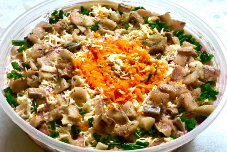 Новая «Шуба»: замените картошку на этот секретный ингредиент — любимый салат превратится в изысканный кулинарный шедевр