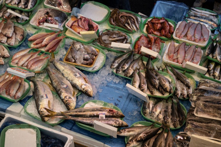На столах у жителей Заполярья все реже стали появляться рыба и морепродукты