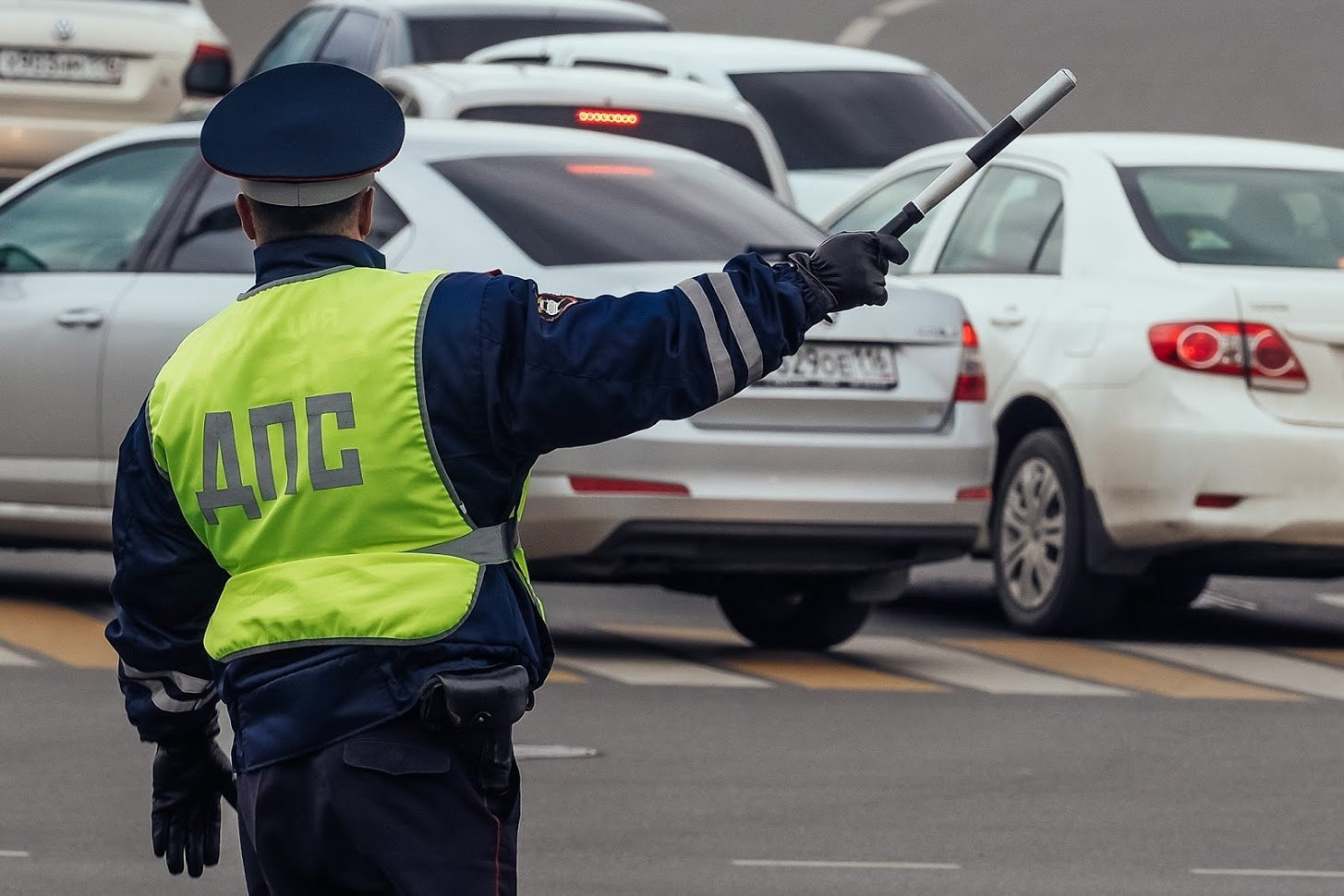 В Мурмашах водитель пытался сбежать от сотрудников ГИБДД при оформлении  протокола - новости Хибины.ru / Новости за май 2024