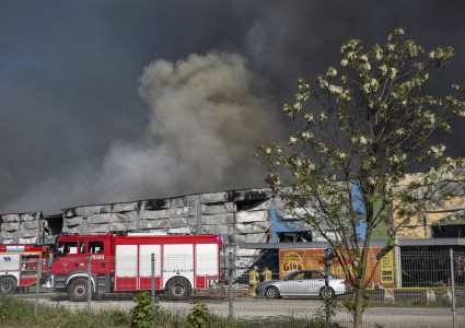 Русские пришли и спалили: Польша проверит причастность России к пожару в варшавском ТЦ