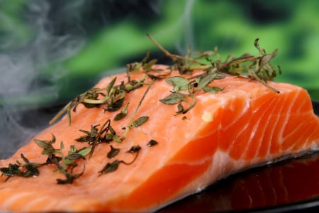 Врач-токсиколог рассказал, какая рыба опаснее — речная или морская: не ешьте ее ни под каким соусом