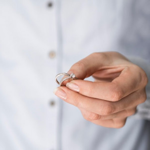 «Придётся впору»: Вот как узнать точный размер кольца — пригодится при выборе подарка или заказе онлайн