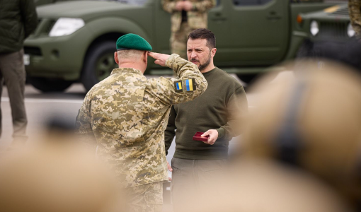 «Недостаточно платят»: охранник Зеленского приказал сложить оружие при входе ВС РФ в Киев