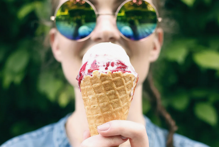 Метаболические проблемы и не только: Врач рассказала, как мороженое вредит здоровью — сколько можно съедать в неделю