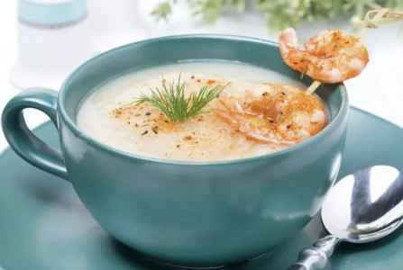 Сливочный суп не оставит никого равнодушным: беру креветки, сыр и готовлю обед как в ресторане — стоит попробовать