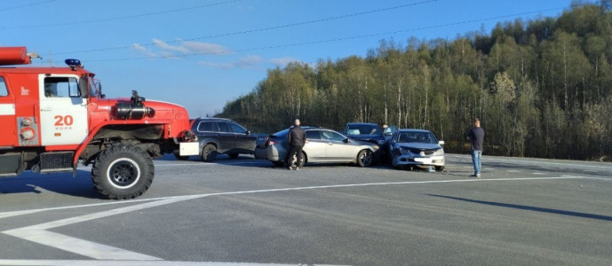 На трассе под Мурманском в аварию попали три машины