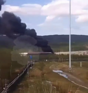 На Восточно-Объездной в Мурманске загорелся склад