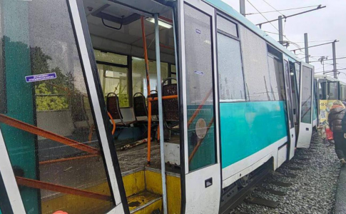 78 человек пострадали при столкновении двух трамваев в Кемерово: больницы переполнены