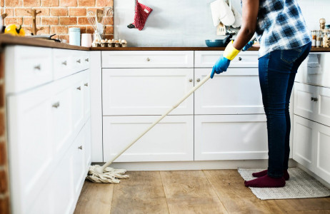 Незаменимый помощник: копеечное средство, которое поможет навести чистоту в доме — от пятен не останется и следа