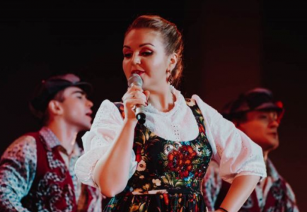 «Какое-то лукавство»: Марина Девятова не верит в искренность тех, кто только теперь кинулся исполнять патриотические песни — кто под подозрением
