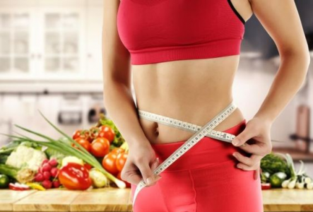 Можно есть и худеть: диетолог рассказала, какая пища помогает сжигать жир на животе — вкусно и полезно