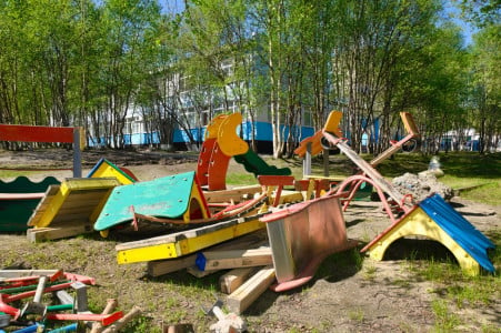 Три новые детские площадки появятся на улице Новое Плато в Мурманске