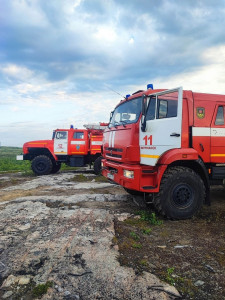 Огнеборцы ликвидировали два возгорания сухой травы за вечер в Заполярье