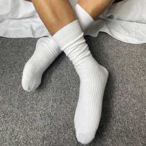 Первозданный вид белым носкам возвращаю просто: давно использую этот бабушкин метод — грязь выйдет из ткани прямо на глазах