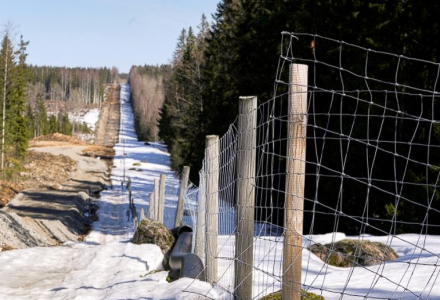 Забор с «колючкой» уже наскучил: Простые финны пожаловались на закрытие границ с Россией — вот что происходит в стране