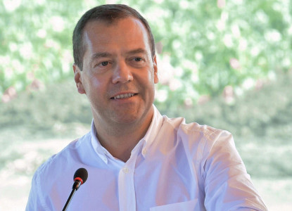 «Пора на пенсию»: Медведев прокомментировал проигрыш на выборах в Европарламент правящих партий Франции и Германии