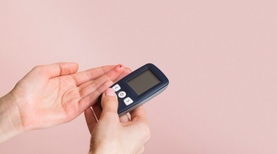 Вот что обязательно сделайте с глюкометром: врач объяснила, как правильно измерять уровень сахара — ошибаются почти все