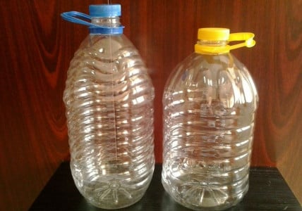 Всего 2 надреза на пластиковой бутылке превращают ее в полезное приспособление: любая хозяйка придет в восторг от гениального лайфхака — упрощает многие процессы