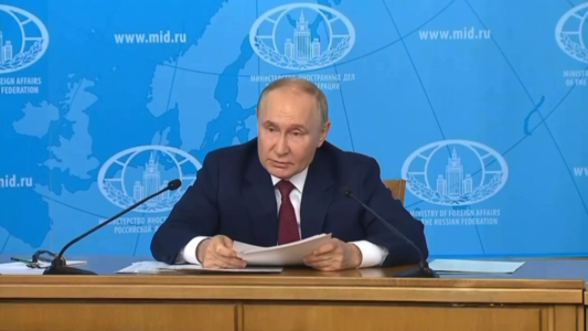 «Он — никто»: Путин прокомментировал статус Владимира Зеленского и его нынешние решения
