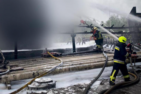 Тушили трое суток: под Киевом едва удалось справиться с колоссальным пожаром на аэродроме после российского удара