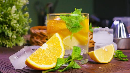 Такой лимонад стоит попробовать: беру цитрусовые и готовлю освежающий напиток дома — домашние пьют с удовольствием