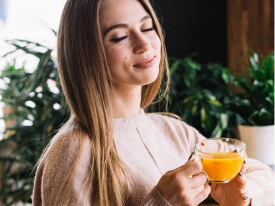 Вкусный, освежающий, вредный: ученые назвали неочевидную опасность фруктового чая — внимание на зубы