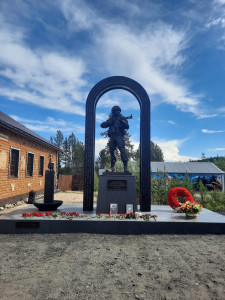 В Ловозерском районе открыли первый памятник бойцам СВО в знак благодарности