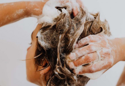 Врач развеяла популярный миф о мытье волос — кому надо делать это каждый день