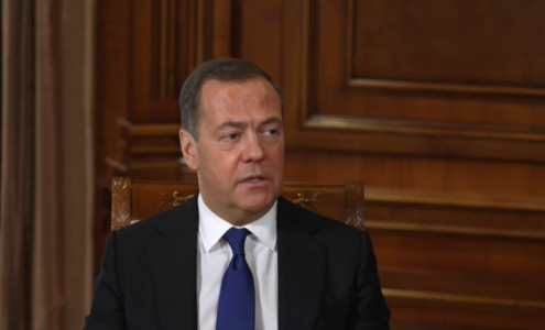 «Настоящий скотный двор»: Медведев жестко прошелся по мирному саммиту в Швейцарии — Кафка и Оруэлл нервно курят в уголке