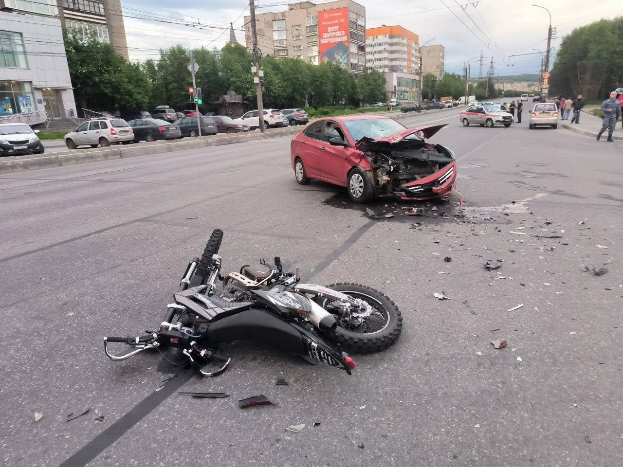 Сел за руль без прав: в мурманском УГИБДД рассказали подробности аварии с участием мотоциклиста