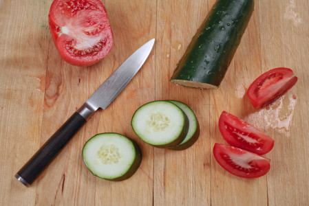 Нарезаю овощи и бросаю в банку — Через 10 минут едим шикарный салат: летом готовлю каждый день по 3 раза