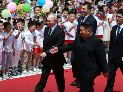 Прокатился на машине, совершил променад: стала известна неформальная часть встречи Путина и Ким Чен Ына