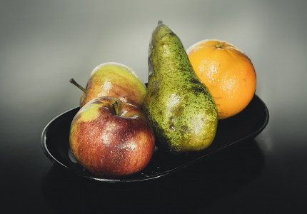 Уровень ферритина и холестерина сразу нормализуется: врач назвал вкусный и дешевый фрукт, который защищает от анемии и улучшает работу ЖКТ — важно его есть всем, кому 60+