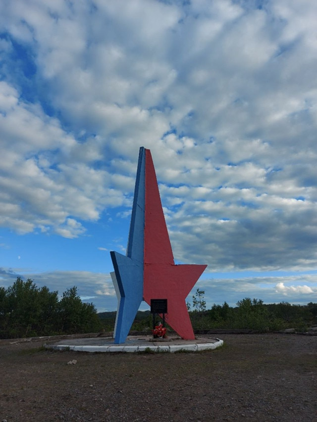Мнения разделились: памятник «Звезда» в Снежногорске планируют перекрасить