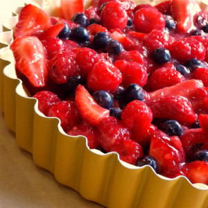 Летом всегда пеку этот пирог с ягодами: всё необходимое есть под рукой — готовится без яиц