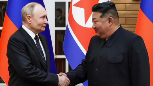Четкая, как четыре ракетных залпа: в Сеть попало фото подписи Ким Чен Ына — лидер Северной Кореи поставил ее под договором с Путиным, это стоит увидеть