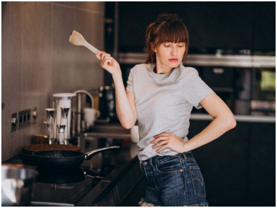 Врач Соломатина рассказала, как правильно пользоваться сковородкой с антипригарным покрытием — не знает даже опытная хозяйка