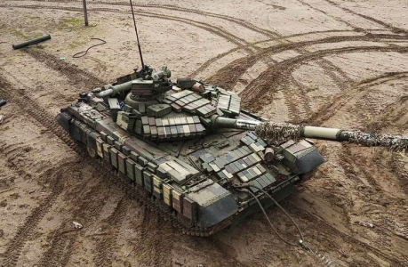 «Машина исправна»: Бригада «Пятнашка» получила на вооружение угнанный у ВСУ танк Т-64 с фамилией украинца на дуле