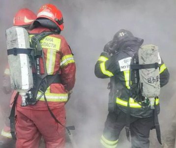 Двух человек спасли при пожаре в Мурманске