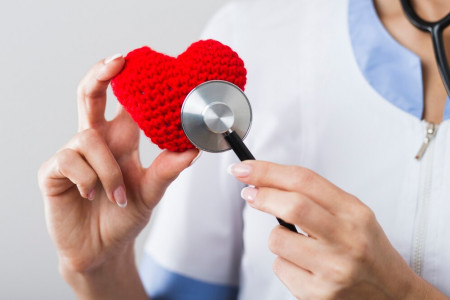 Полифенолы придут на помощь сердцу: кардиолог назвал продукт для борьбы с тромбозом, «плохим» холестерином и повышенным давлением — природный источник Омега-3