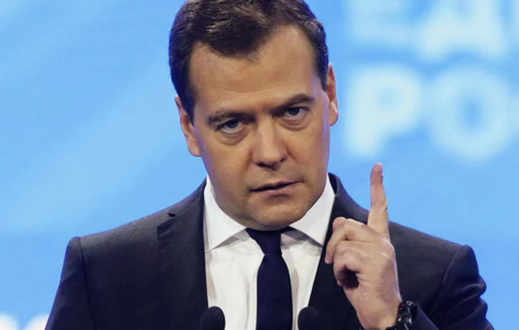 «И те, и другие сгорят в аду»: Дмитрий Медведев назвал тех, кто стоит за терактами в Севастополе и Дагестане